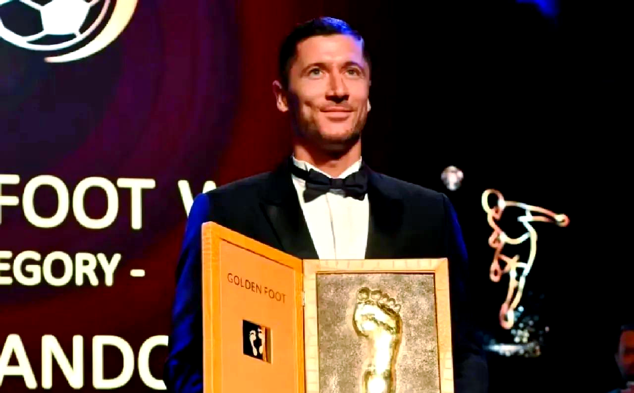 莱万多夫斯基重要时刻表现优异，RNG带队取胜！